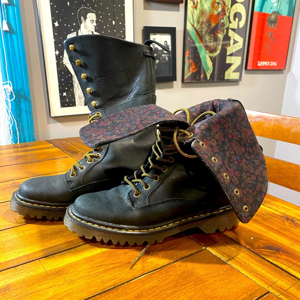 Flowery foldy Dr. Martens
